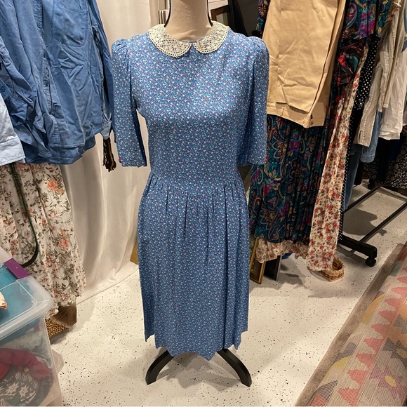 Vintage blue floral retro 60’s-70’s dress lace pockets midi milkmaid prairie - Picture 7 of 15
